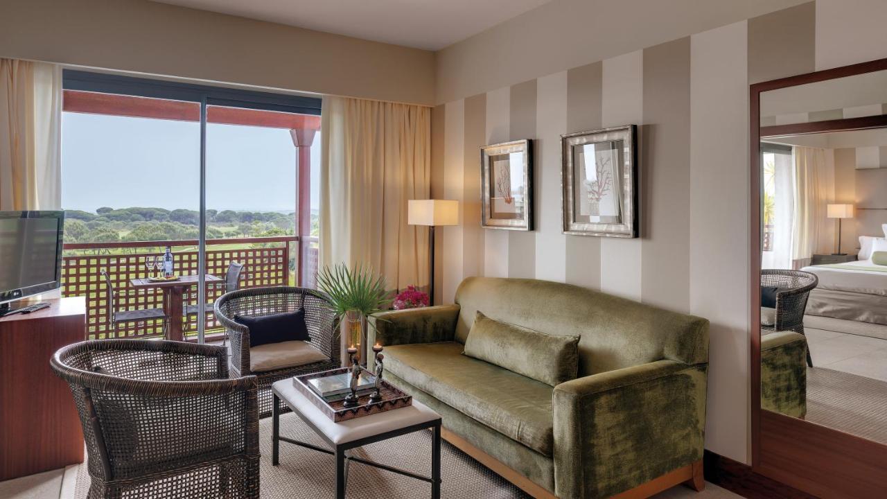 Suite Junior (2 adultos + 2 niños) con acceso al spa